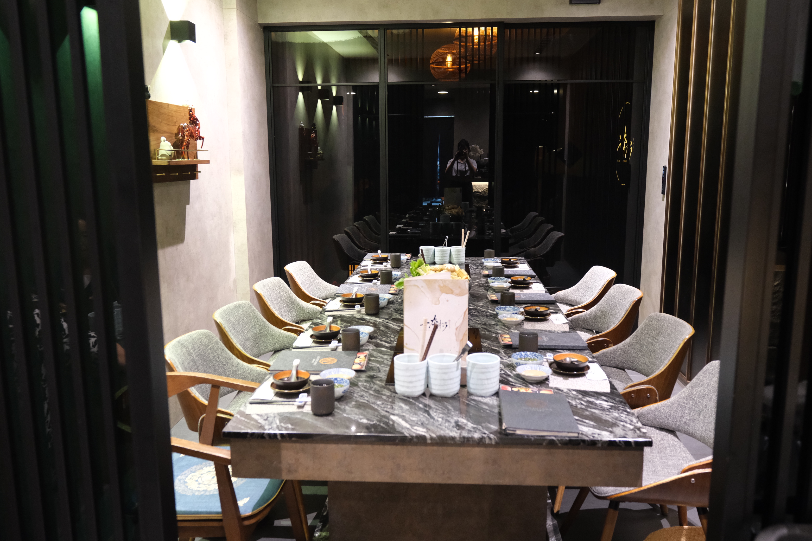 【台北火鍋推薦】二本松涮涮屋|專人桌邊服務的頂級帝王蟹五吃,全程解放雙手的台北高級火鍋饗宴 - 第5張圖