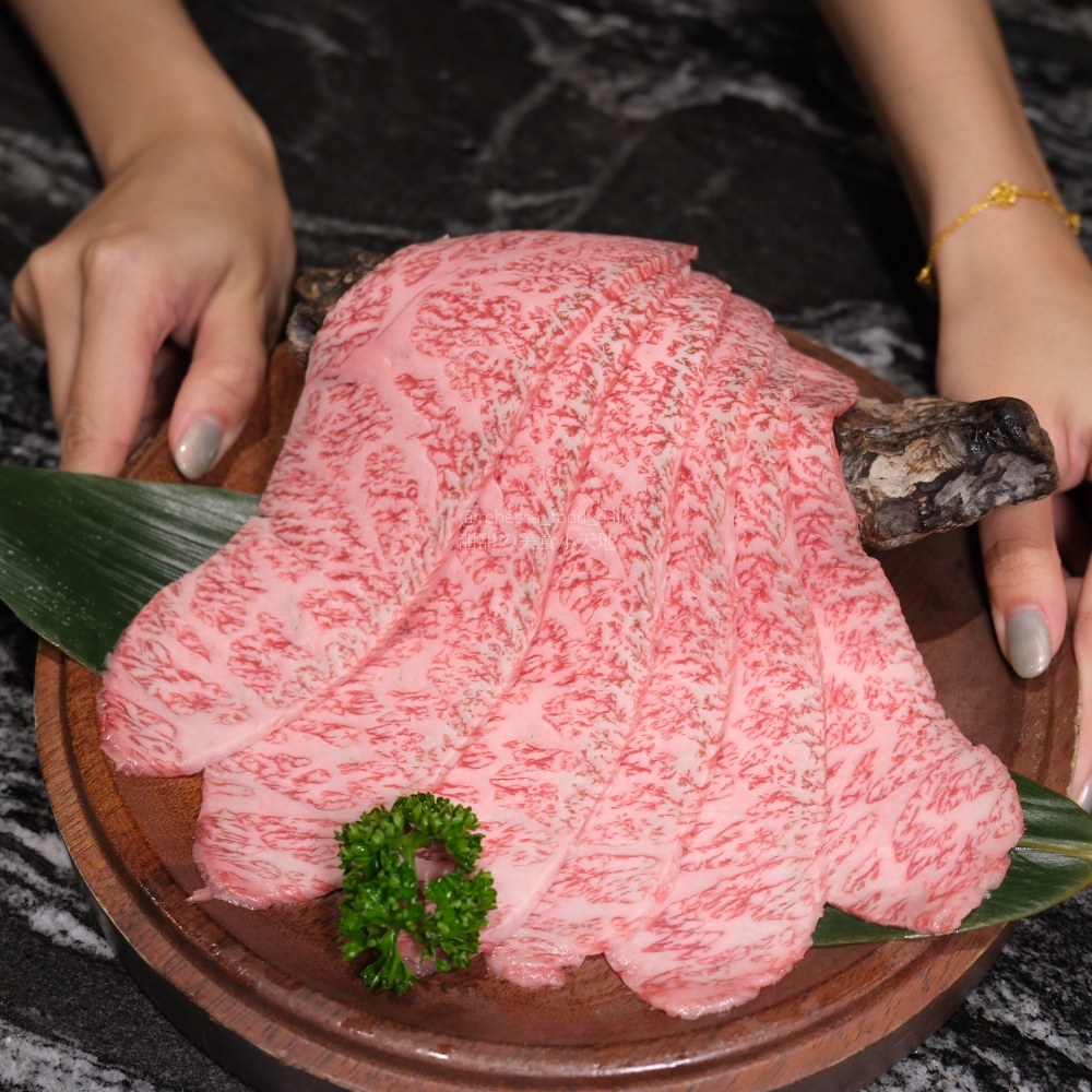 【台北火鍋推薦】二本松涮涮屋|專人桌邊服務的頂級帝王蟹五吃,全程解放雙手的台北高級火鍋饗宴 - 第3張圖