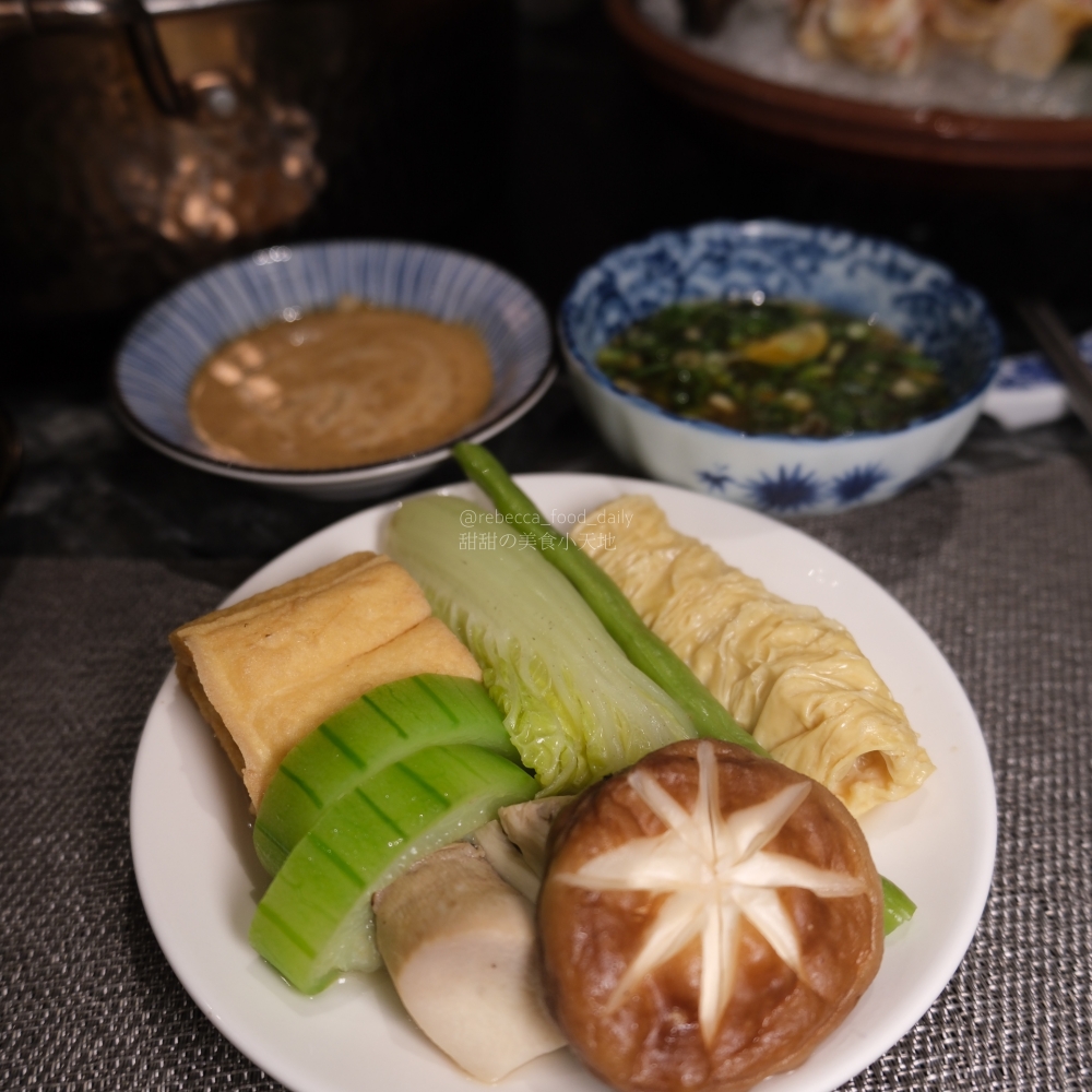 【台北火鍋推薦】二本松涮涮屋|專人桌邊服務的頂級帝王蟹五吃,全程解放雙手的台北高級火鍋饗宴 - 第44張圖