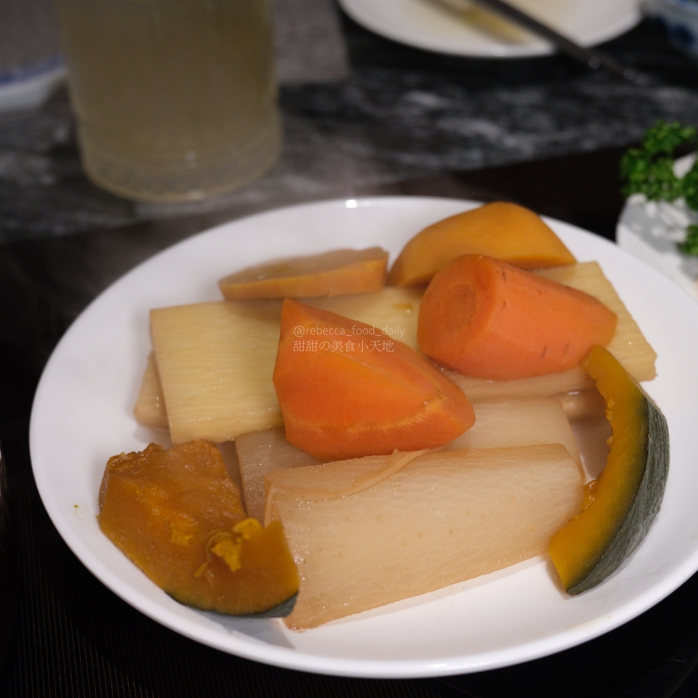 【台北火鍋推薦】二本松涮涮屋|專人桌邊服務的頂級帝王蟹五吃,全程解放雙手的台北高級火鍋饗宴 - 第43張圖