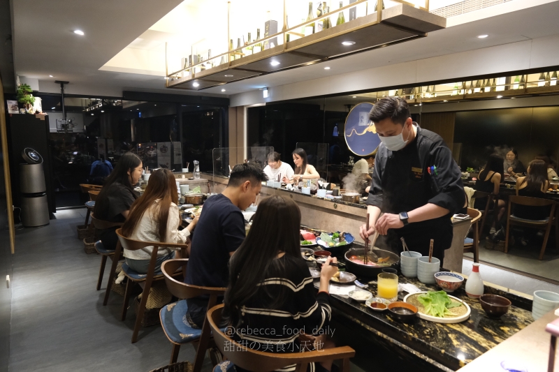 【台北火鍋推薦】二本松涮涮屋|專人桌邊服務的頂級帝王蟹五吃,全程解放雙手的台北高級火鍋饗宴 - 第4張圖