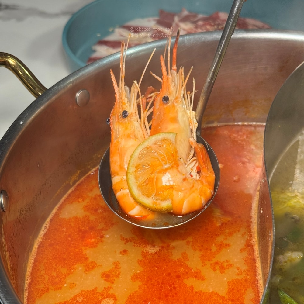 【基隆美食】金大鋤壽喜燒 基隆店｜32F高空景觀吃到飽：$999爽吃日本F1和牛、泰國蝦，火烤兩吃一次滿足！