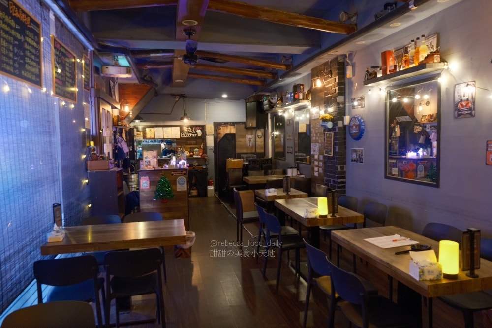 【基隆美食】BZ corner私房音樂餐酒館｜隱身基隆廟口 2 樓的夜晚放鬆好去處，免服務費、駐唱、熱炒、串燒！