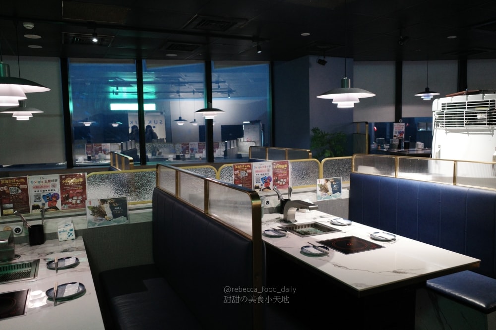 【基隆美食】金大鋤壽喜燒 基隆店｜32F高空景觀吃到飽：$999爽吃日本F1和牛、泰國蝦，火烤兩吃一次滿足！