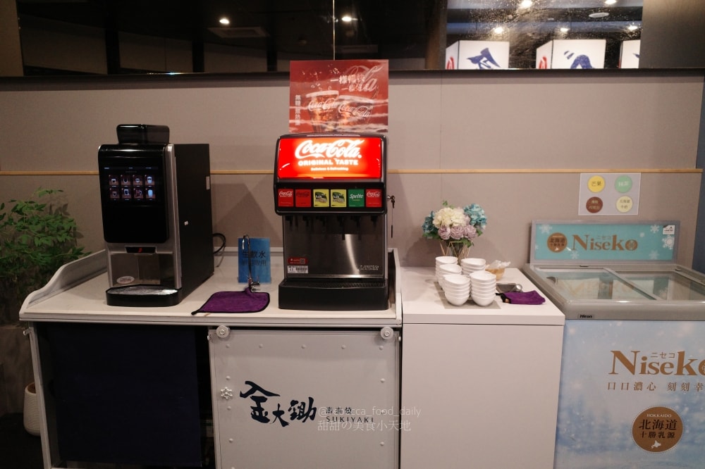 【基隆美食】金大鋤壽喜燒 基隆店｜32F高空景觀吃到飽：$999爽吃日本F1和牛、泰國蝦，火烤兩吃一次滿足！