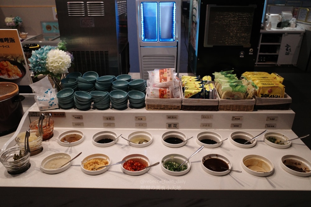 【基隆美食】金大鋤壽喜燒 基隆店｜32F高空景觀吃到飽：$999爽吃日本F1和牛、泰國蝦，火烤兩吃一次滿足！