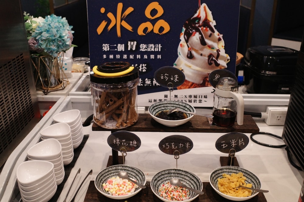 【基隆美食】金大鋤壽喜燒 基隆店｜32F高空景觀吃到飽：$999爽吃日本F1和牛、泰國蝦，火烤兩吃一次滿足！
