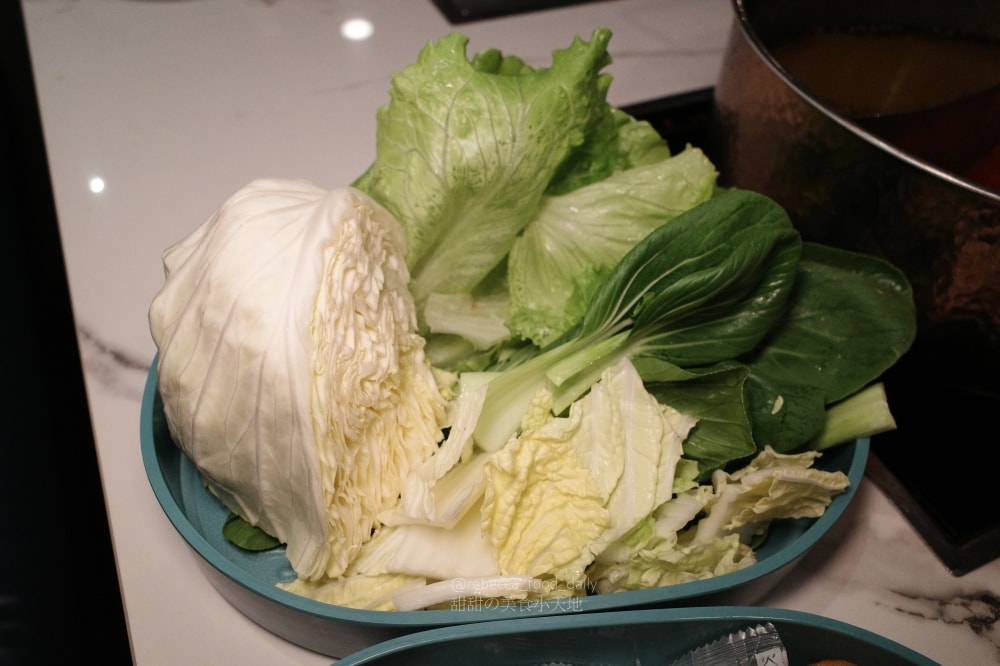 【基隆美食】金大鋤壽喜燒 基隆店｜32F高空景觀吃到飽：$999爽吃日本F1和牛、泰國蝦，火烤兩吃一次滿足！