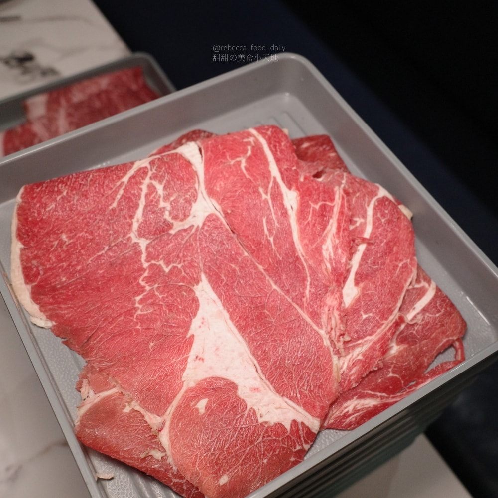【基隆美食】金大鋤壽喜燒 基隆店｜32F高空景觀吃到飽：$999爽吃日本F1和牛、泰國蝦，火烤兩吃一次滿足！