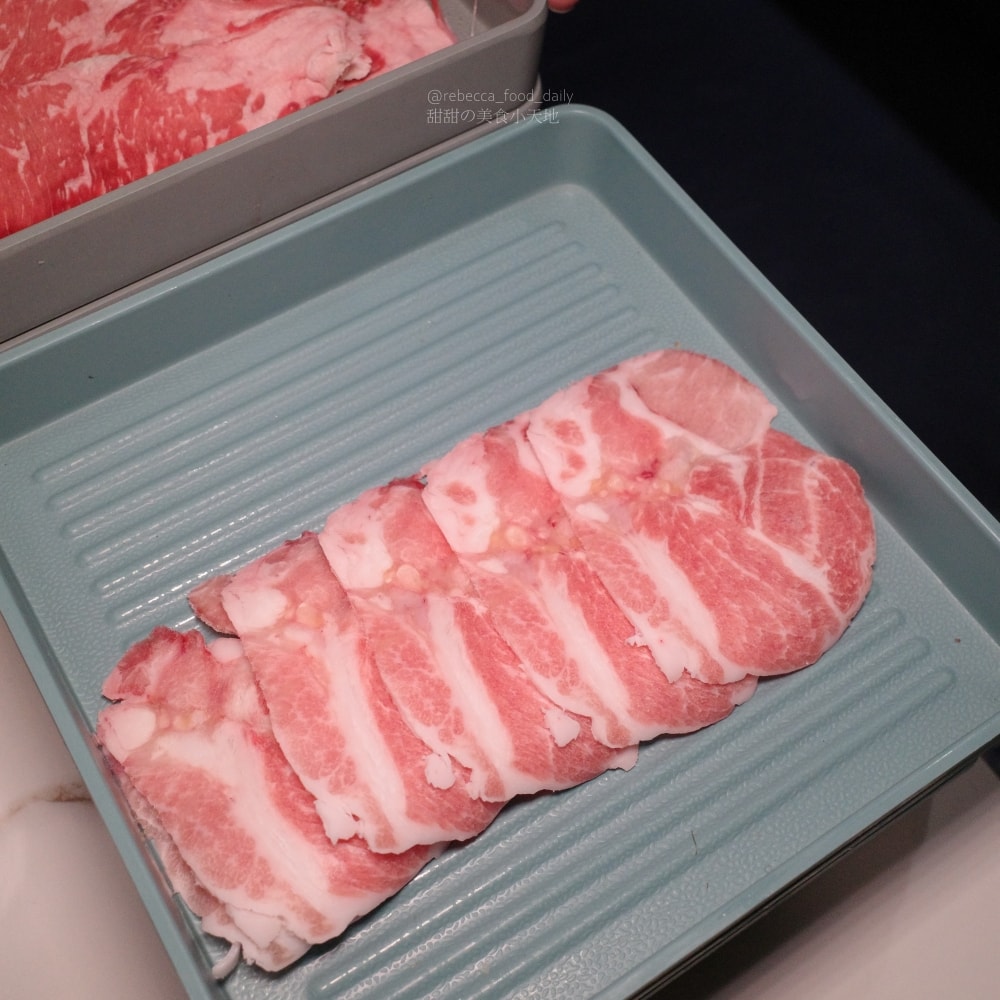 【基隆美食】金大鋤壽喜燒 基隆店｜32F高空景觀吃到飽：$999爽吃日本F1和牛、泰國蝦，火烤兩吃一次滿足！