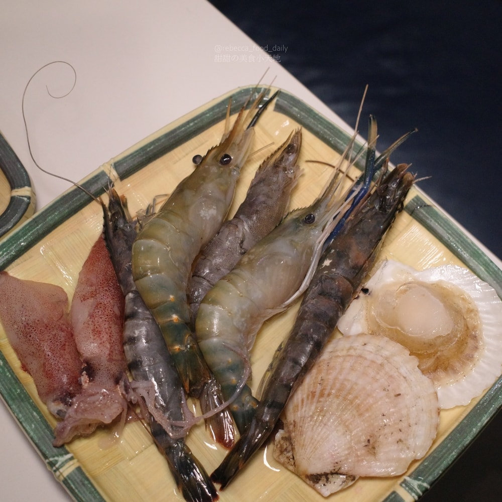 【基隆美食】金大鋤壽喜燒 基隆店｜32F高空景觀吃到飽：$999爽吃日本F1和牛、泰國蝦，火烤兩吃一次滿足！