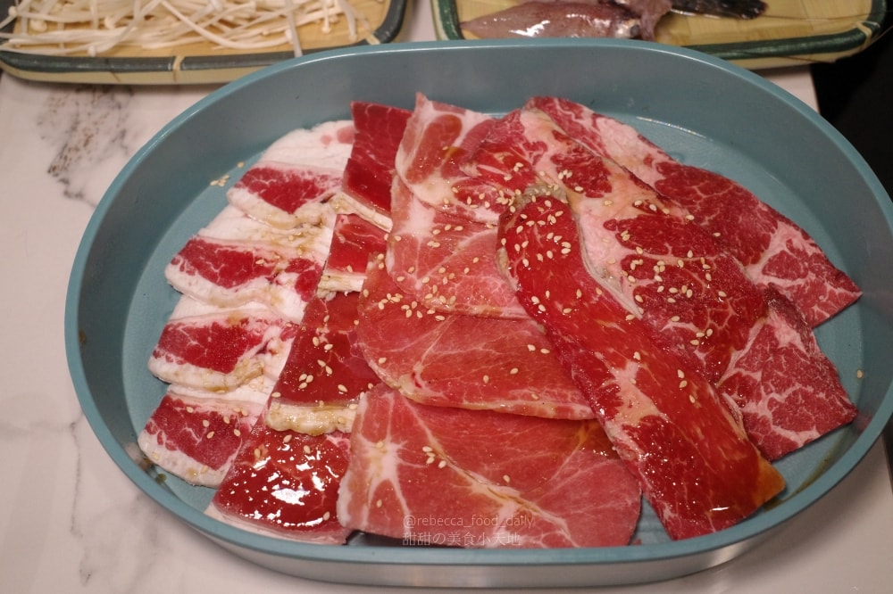 【基隆美食】金大鋤壽喜燒 基隆店｜32F高空景觀吃到飽：$999爽吃日本F1和牛、泰國蝦，火烤兩吃一次滿足！