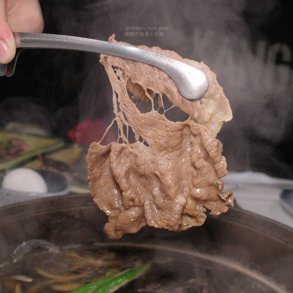 【基隆美食】金大鋤壽喜燒 基隆店｜32F高空景觀吃到飽：$999爽吃日本F1和牛、泰國蝦，火烤兩吃一次滿足！