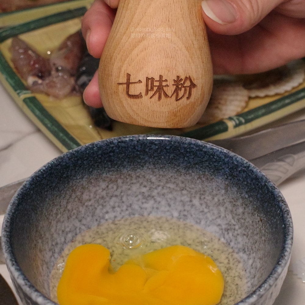 【基隆美食】金大鋤壽喜燒 基隆店｜32F高空景觀吃到飽：$999爽吃日本F1和牛、泰國蝦，火烤兩吃一次滿足！