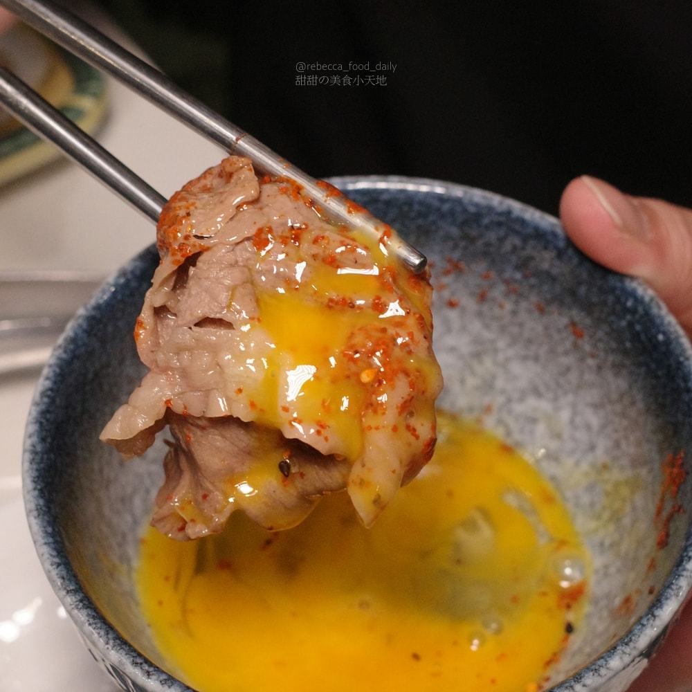 【基隆美食】金大鋤壽喜燒 基隆店｜32F高空景觀吃到飽：$999爽吃日本F1和牛、泰國蝦，火烤兩吃一次滿足！
