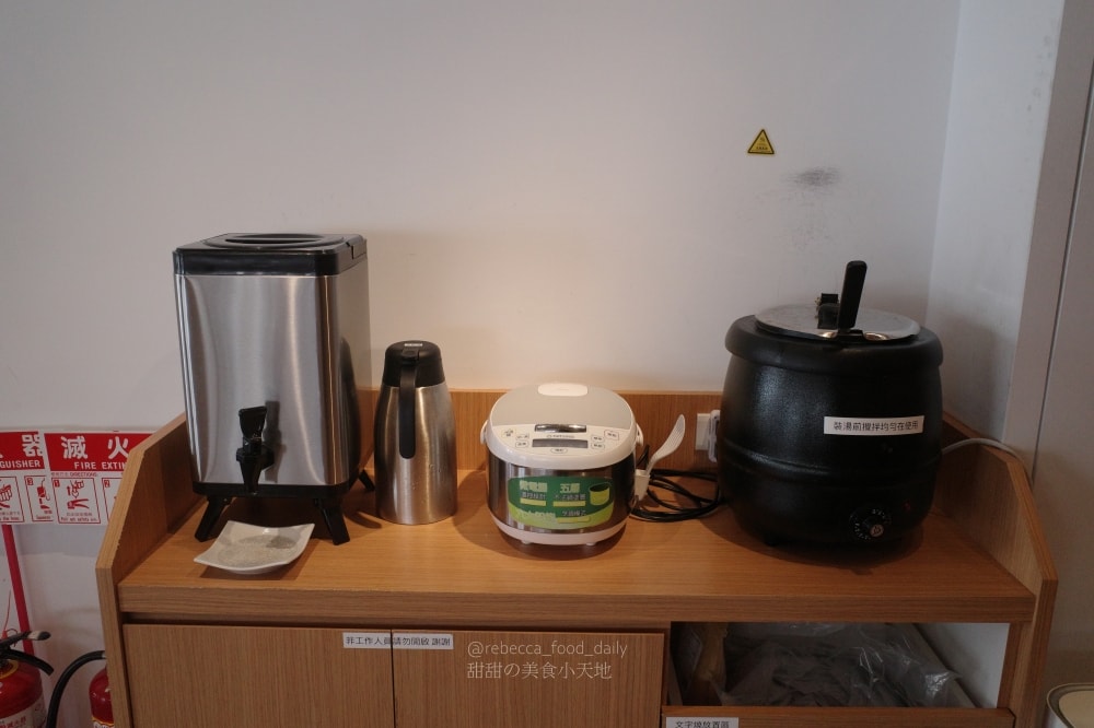 【台中美食推薦】嵐山熟成牛かつ專売(嵐山熟成炸牛排專賣店)南屯大墩店｜炸牛排、雙醬熟成咖哩、帶骨牛小排丼，草莓控必吃草莓季甜點！