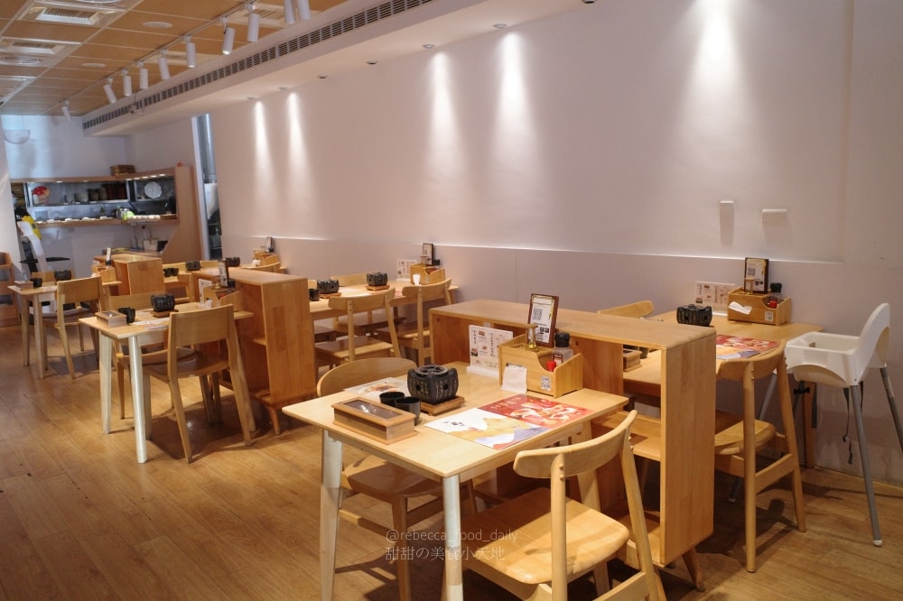 【台中美食推薦】嵐山熟成牛かつ專売(嵐山熟成炸牛排專賣店)南屯大墩店｜炸牛排、雙醬熟成咖哩、帶骨牛小排丼，草莓控必吃草莓季甜點！