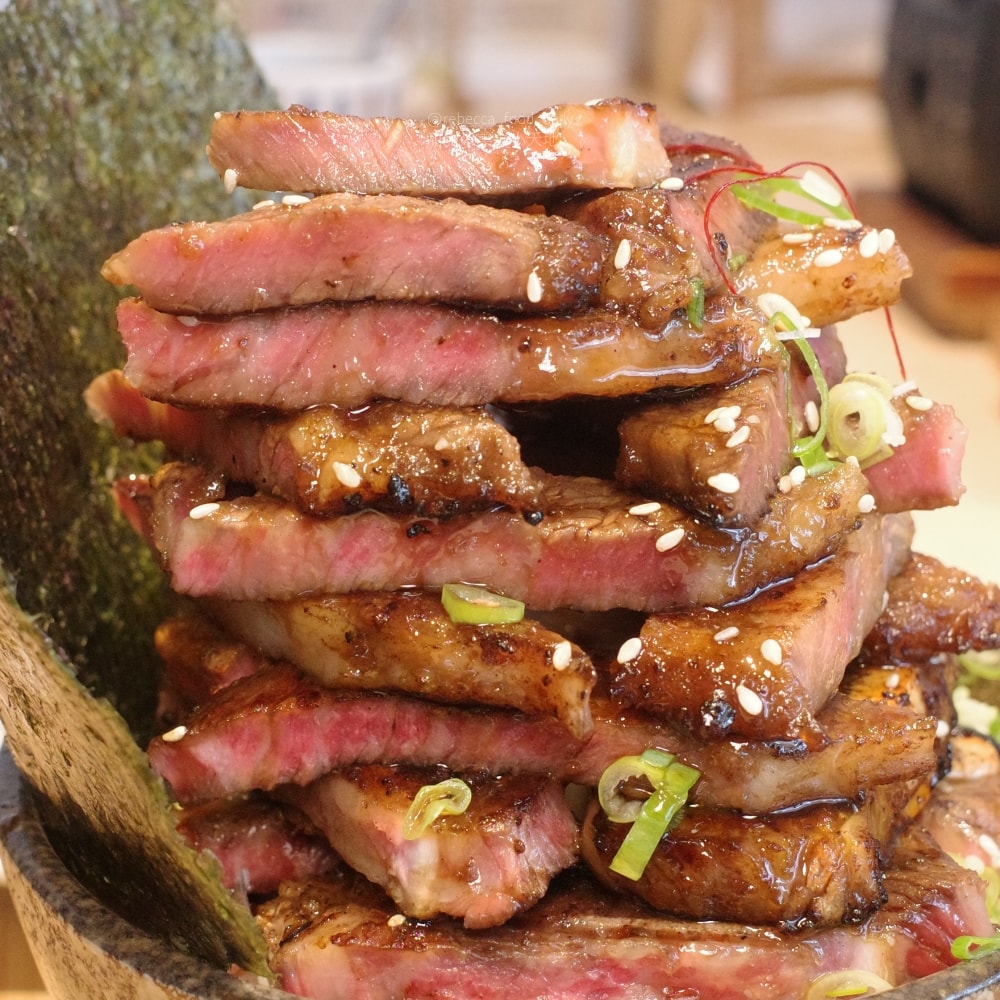 【台中美食推薦】嵐山熟成牛かつ專売(嵐山熟成炸牛排專賣店)南屯大墩店｜炸牛排、雙醬熟成咖哩、帶骨牛小排丼，草莓控必吃草莓季甜點！