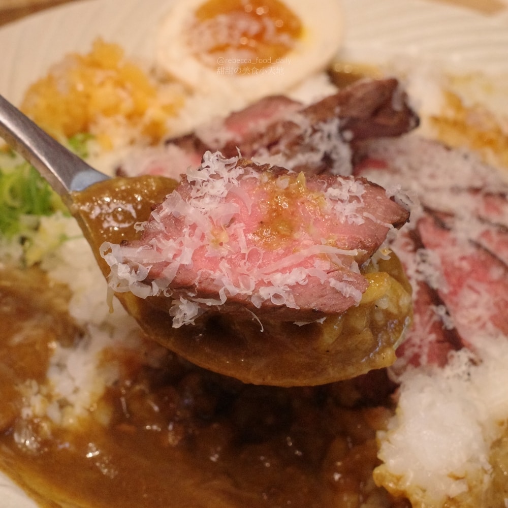 【台中美食推薦】嵐山熟成牛かつ專売(嵐山熟成炸牛排專賣店)南屯大墩店｜炸牛排、雙醬熟成咖哩、帶骨牛小排丼，草莓控必吃草莓季甜點！
