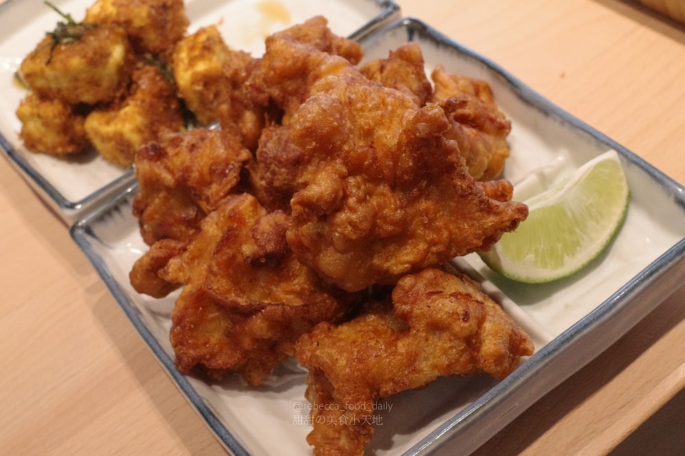【台中美食推薦】嵐山熟成牛かつ專売(嵐山熟成炸牛排專賣店)南屯大墩店｜炸牛排、雙醬熟成咖哩、帶骨牛小排丼，草莓控必吃草莓季甜點！