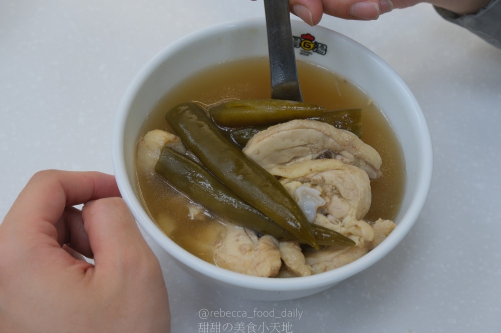 【土城美食】台灣G湯 新北土城店｜滿滿雞腿肉的多口味雞湯！推薦香菇雞、剝皮辣椒雞，還有賣冷凍包