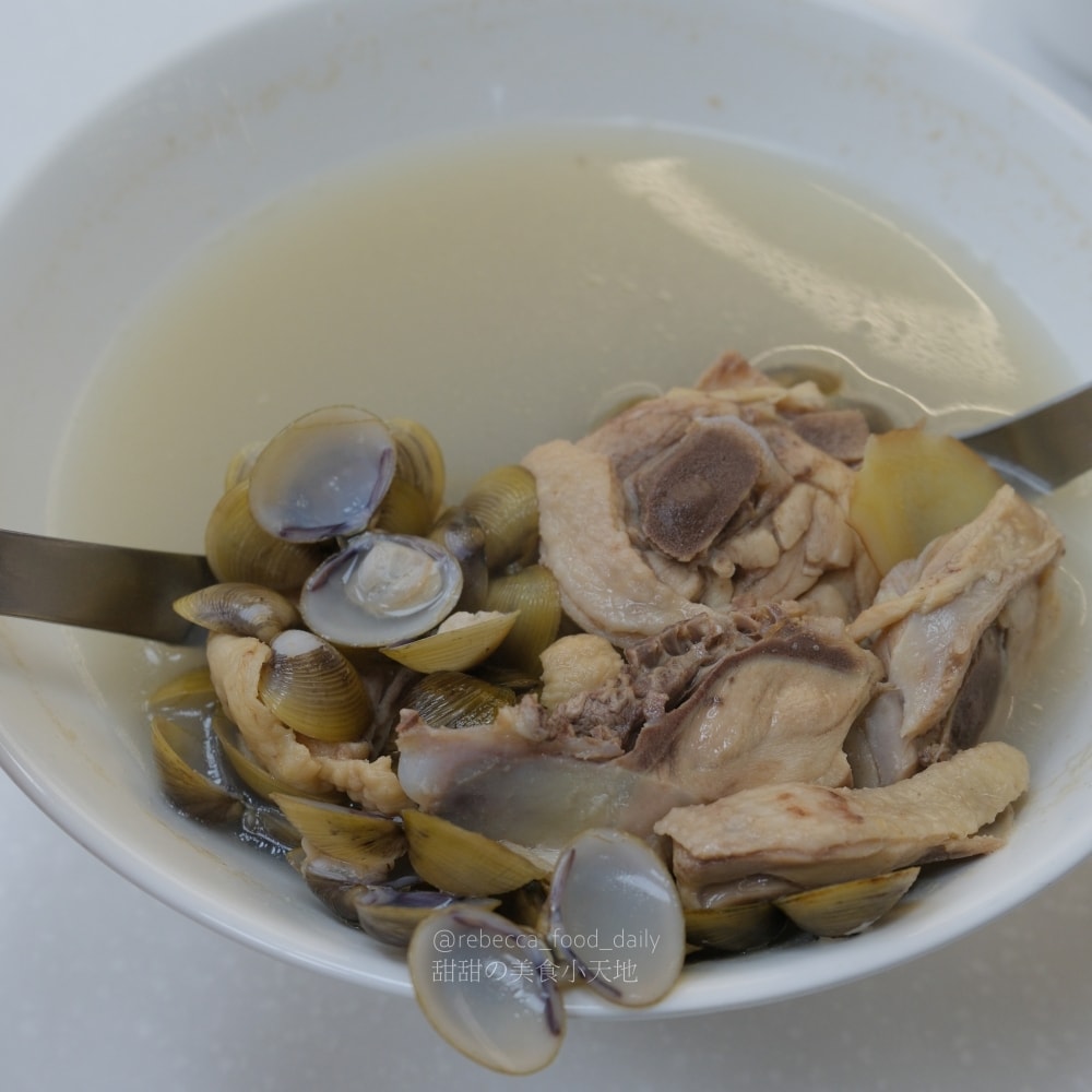 【土城美食】台灣G湯 新北土城店｜滿滿雞腿肉的多口味雞湯！推薦香菇雞、剝皮辣椒雞，還有賣冷凍包