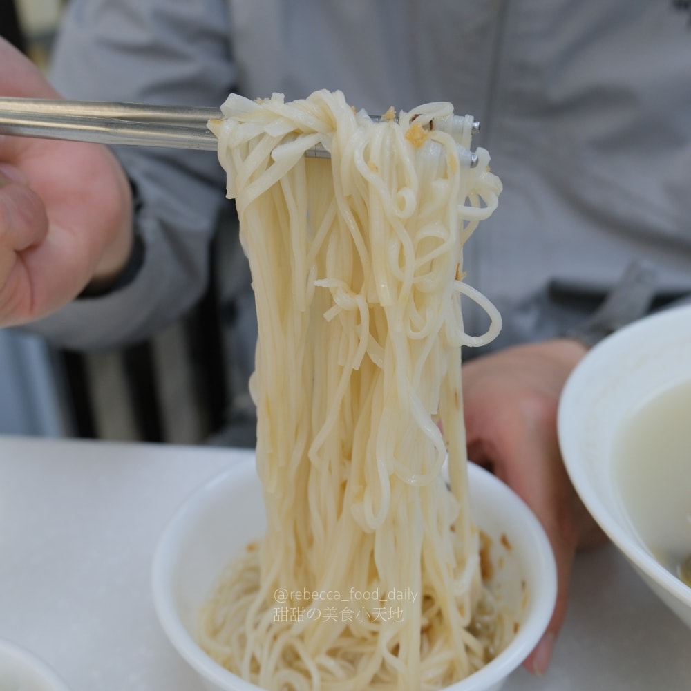 【土城美食】台灣G湯 新北土城店｜滿滿雞腿肉的多口味雞湯！推薦香菇雞、剝皮辣椒雞，還有賣冷凍包