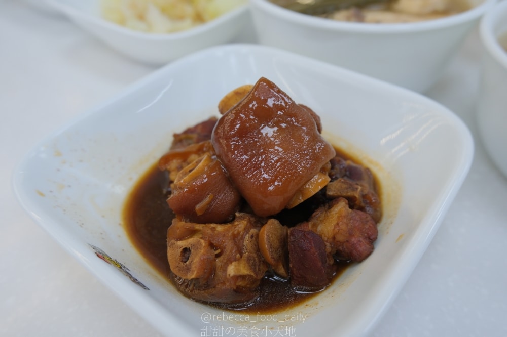 【土城美食】台灣G湯 新北土城店｜滿滿雞腿肉的多口味雞湯！推薦香菇雞、剝皮辣椒雞，還有賣冷凍包