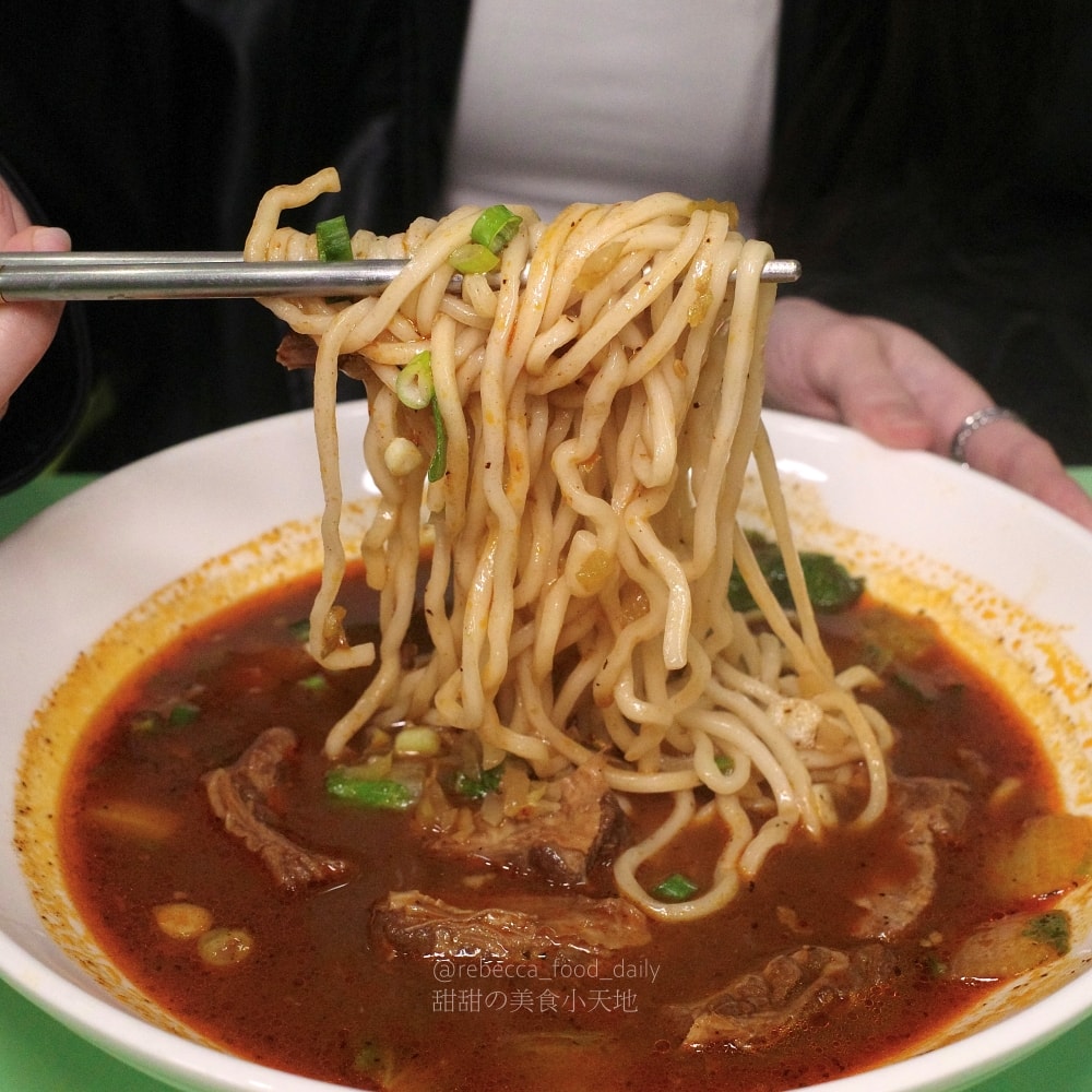【萬華美食推薦】家辣麻辣鴨血、牛肉麵|隱藏巷弄的得獎牛肉麵!牛肋條入口即化 - 第11張圖 【萬華美食推薦】家辣麻辣鴨血、牛肉麵|隱藏巷弄的得獎牛肉麵!牛肋條入口即化