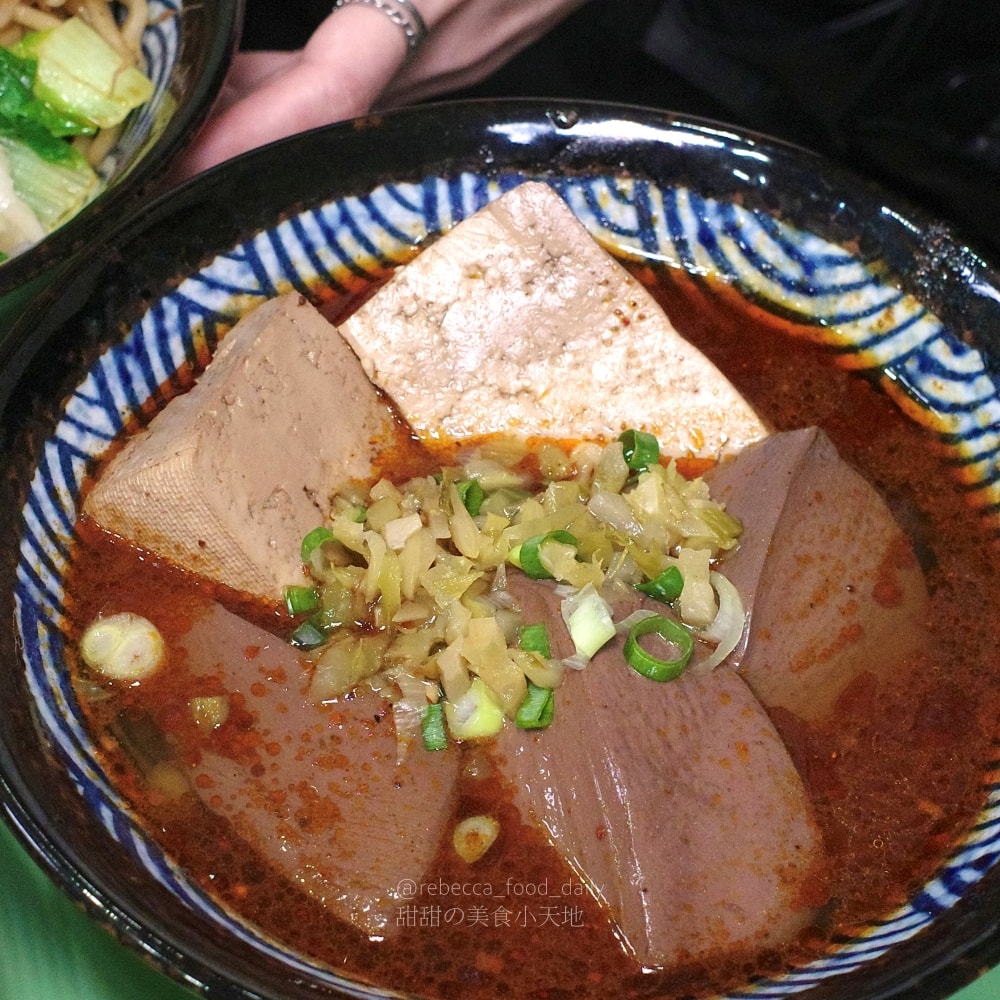 【萬華美食推薦】家辣麻辣鴨血、牛肉麵|隱藏巷弄的得獎牛肉麵!牛肋條入口即化 - 第13張圖 【萬華美食推薦】家辣麻辣鴨血、牛肉麵|隱藏巷弄的得獎牛肉麵!牛肋條入口即化