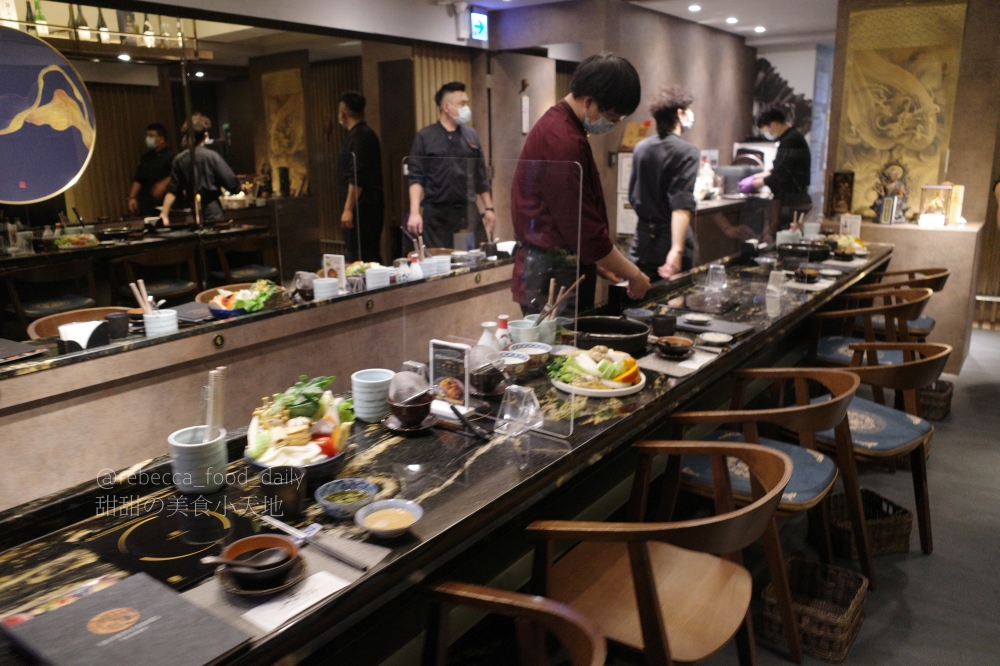 【台北高級火鍋推薦】二本松涮涮屋：夏季限定花咲蟹五吃！宮崎 A5 和牛、桌邊免動手服務，節慶約會首選