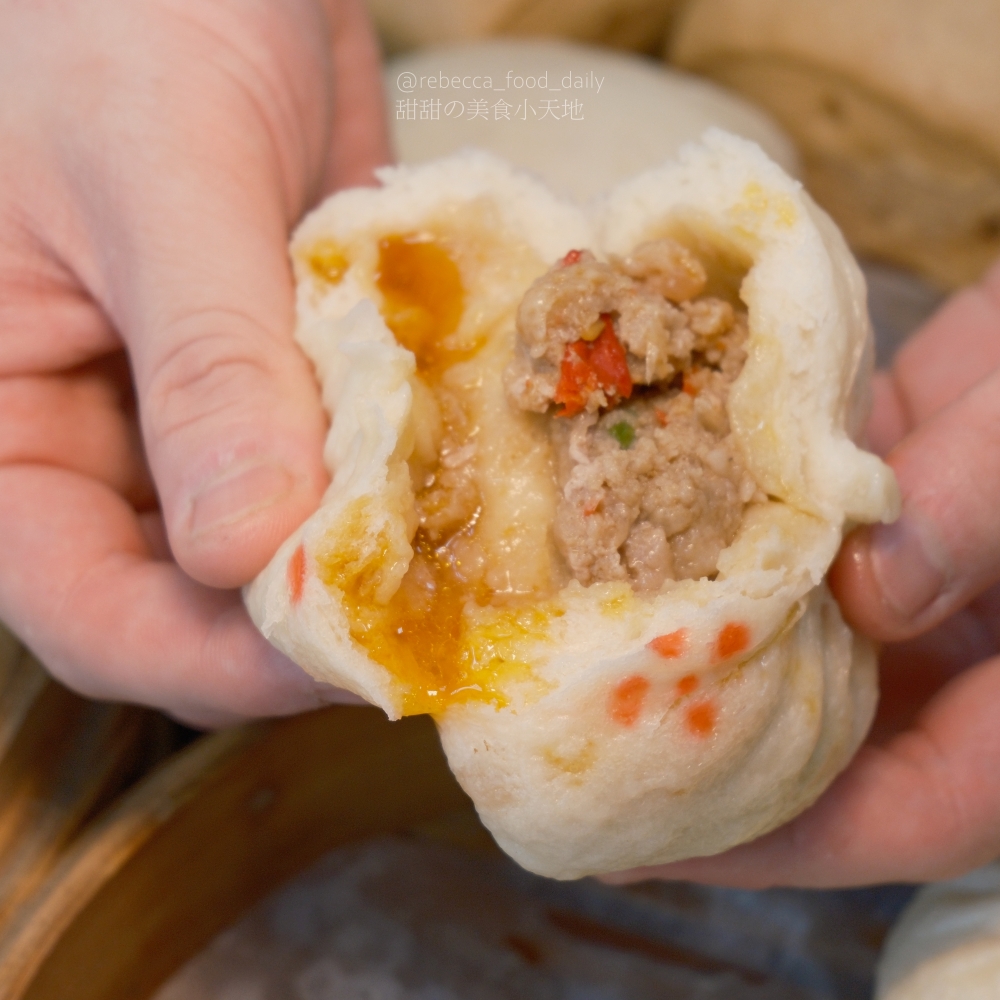 【台北包子推薦】老上海包子｜萬華必吃 美食，16小時老麵每日手工現包限量販售！爆汁麻辣肉包超銷魂，買十送一太划算