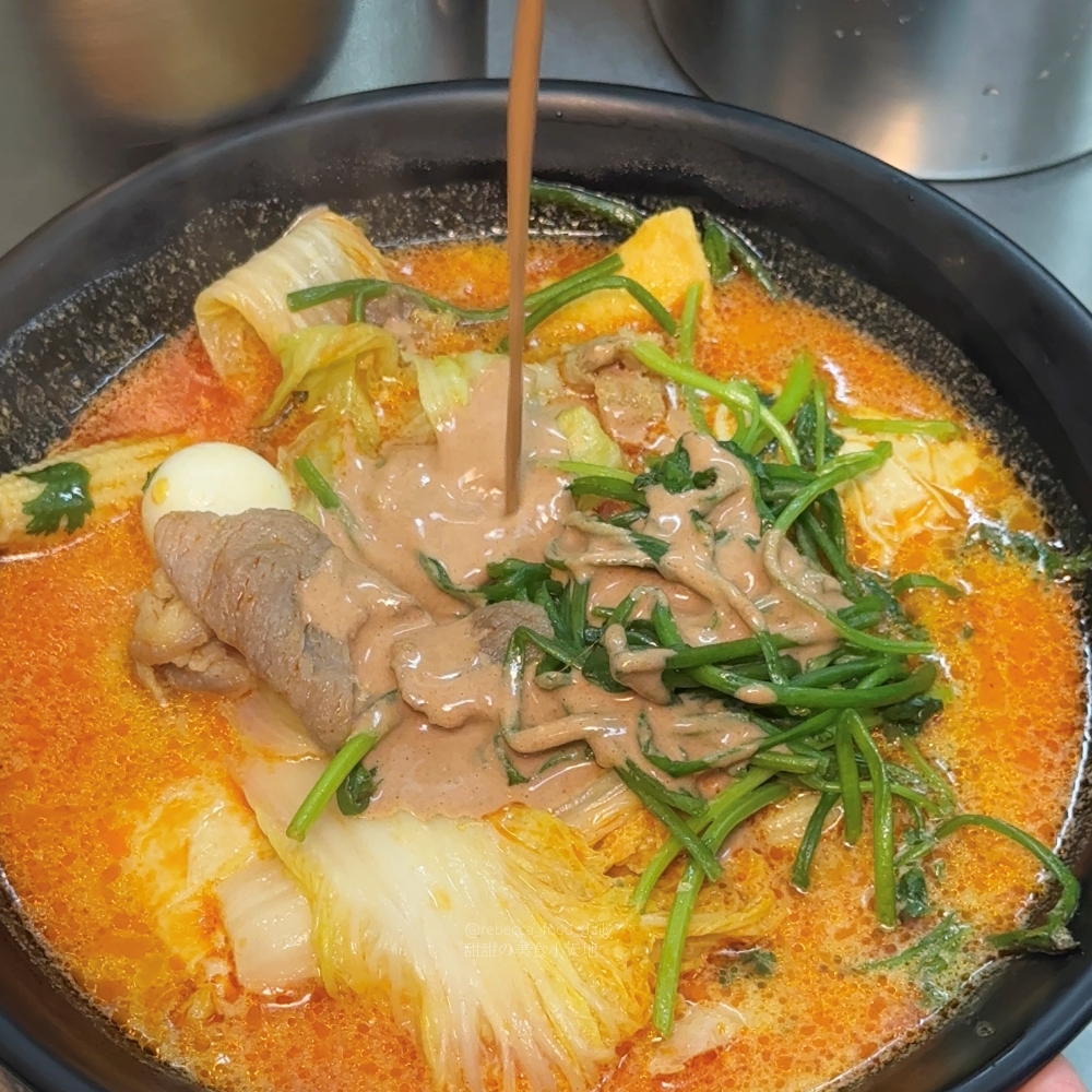 【士林夜市美食推薦】麻辣的誘惑：文大、淡大回憶殺！秤重均一價$45/100g、低消 60 元飲料無限暢飲