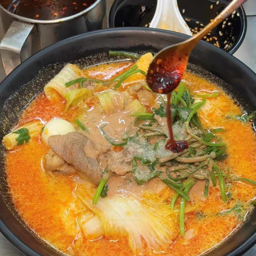 【士林夜市美食推薦】麻辣的誘惑：文大、淡大回憶殺！秤重均一價$45/100g、低消 60 元飲料無限暢飲