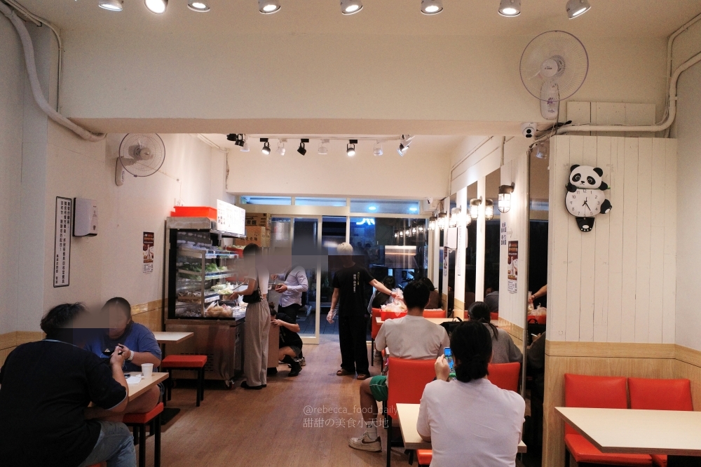 【士林夜市美食推薦】麻辣的誘惑：文大、淡大回憶殺！秤重均一價$45/100g、低消 60 元飲料無限暢飲