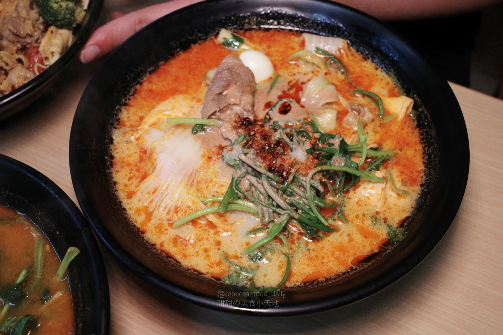 【士林夜市美食推薦】麻辣的誘惑：文大、淡大回憶殺！秤重均一價$45/100g、低消 60 元飲料無限暢飲