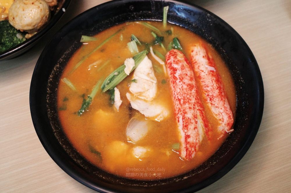 【士林夜市美食推薦】麻辣的誘惑：文大、淡大回憶殺！秤重均一價$45/100g、低消 60 元飲料無限暢飲