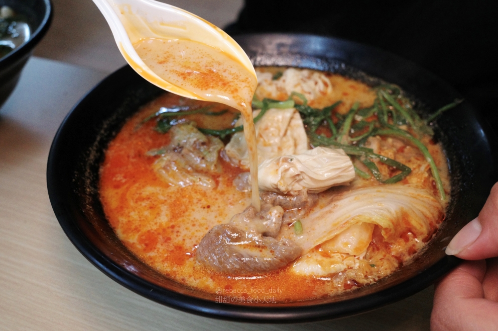 【士林夜市美食推薦】麻辣的誘惑：文大、淡大回憶殺！秤重均一價$45/100g、低消 60 元飲料無限暢飲