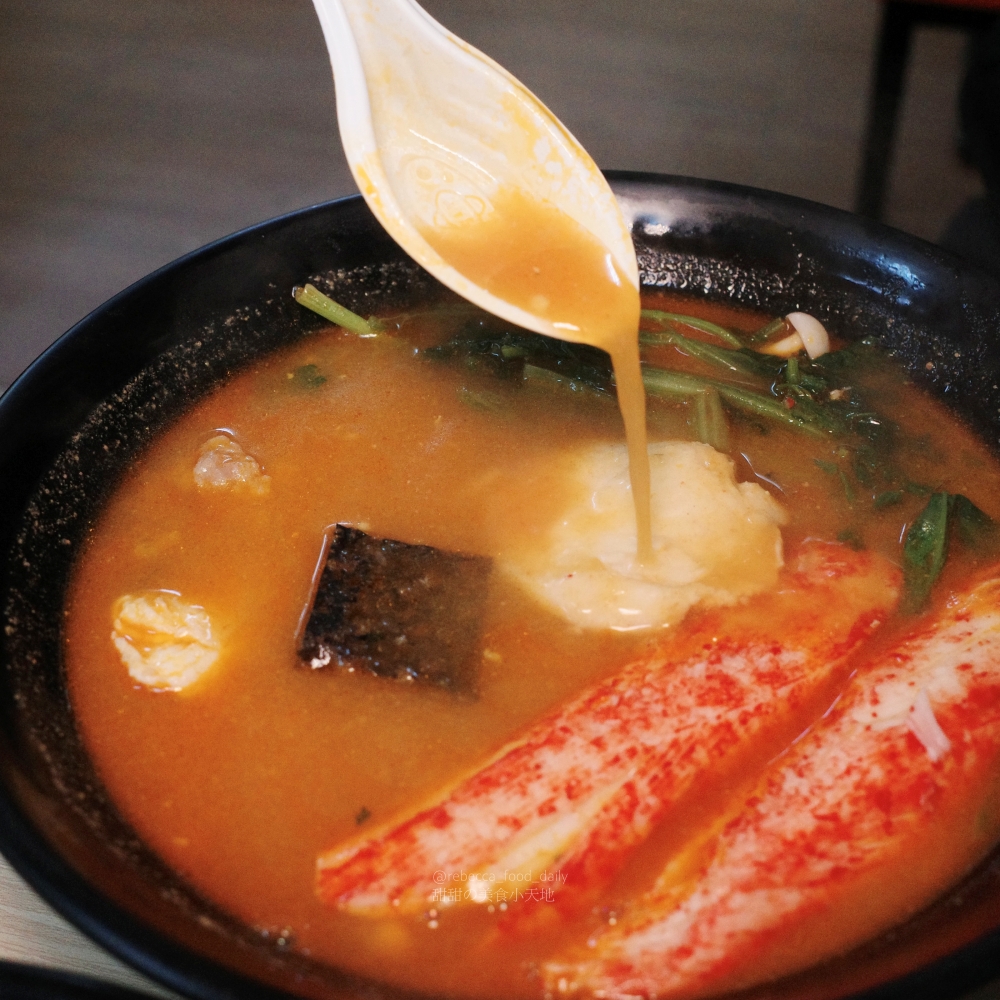 【士林夜市美食推薦】麻辣的誘惑：文大、淡大回憶殺！秤重均一價$45/100g、低消 60 元飲料無限暢飲