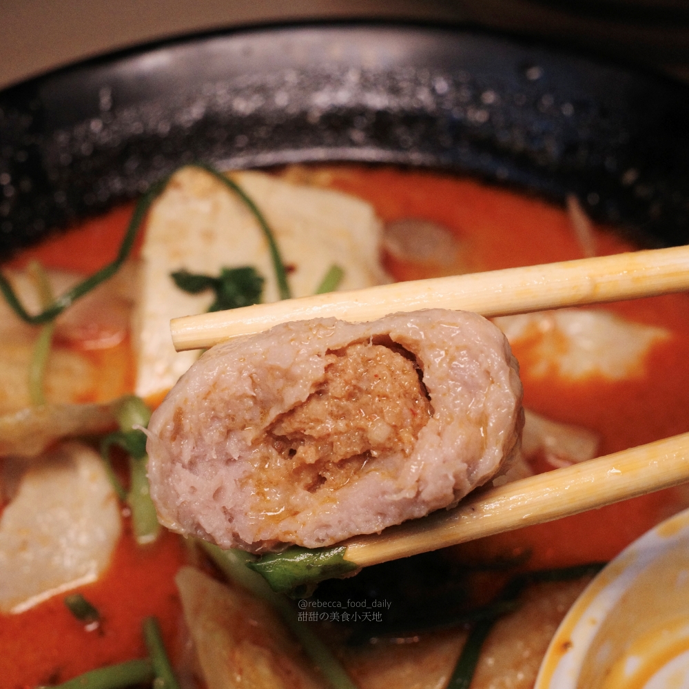 【士林夜市美食推薦】麻辣的誘惑：文大、淡大回憶殺！秤重均一價$45/100g、低消 60 元飲料無限暢飲